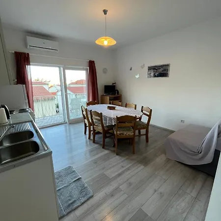 Ivica Apartment *